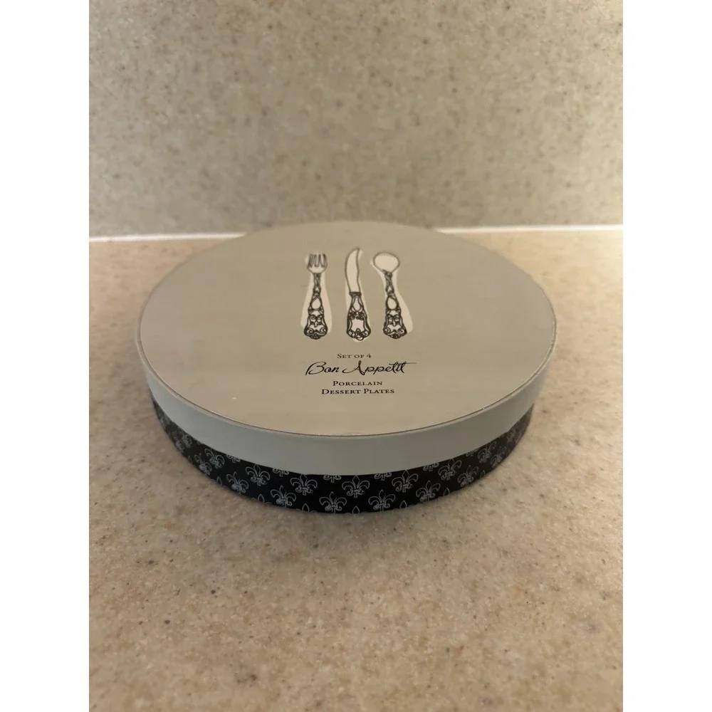 C.R. Gibson Bon Appetit Porcelain Dessert Plates Set of 4 Silverware Design Box